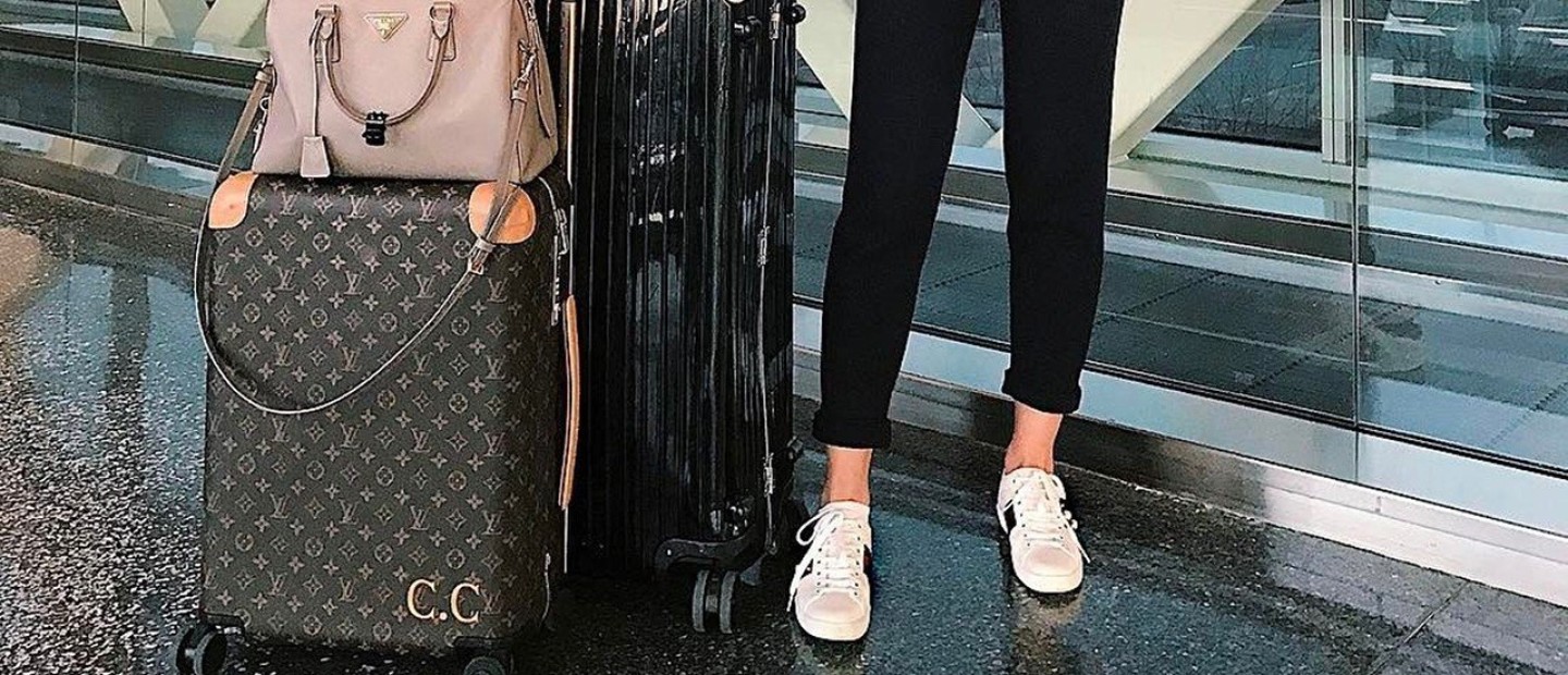 Airport Look: Τι δεν πρέπει να φορέσετε στο αεροδρόμιο