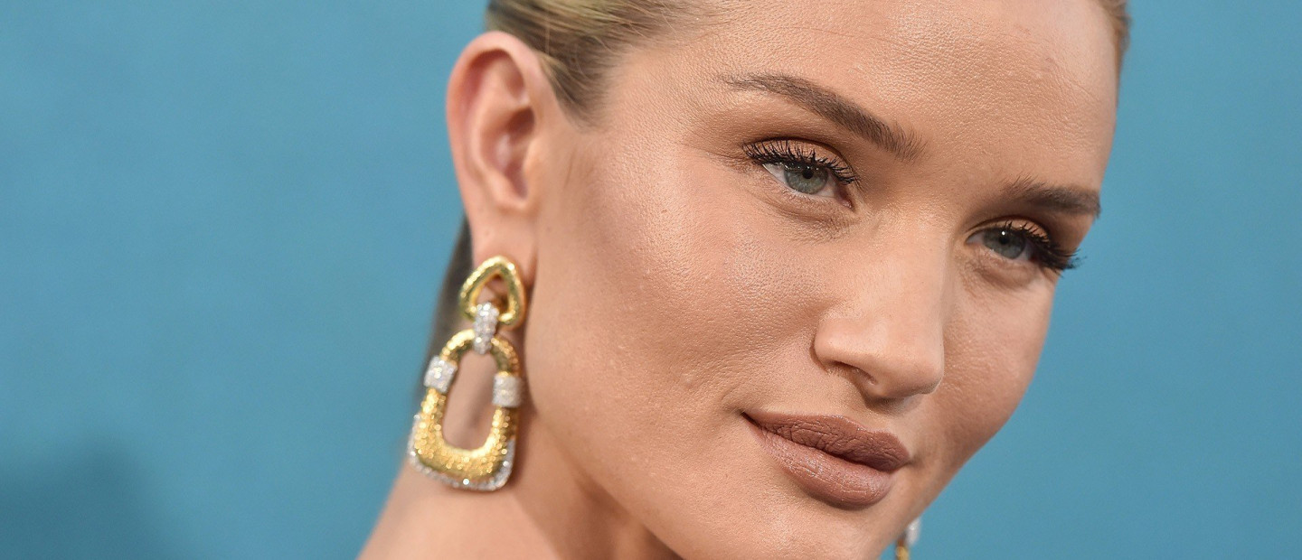 Η Rosie Huntington-Whiteley περιγράφει πώς ξεκίνησε την καριέρα της 