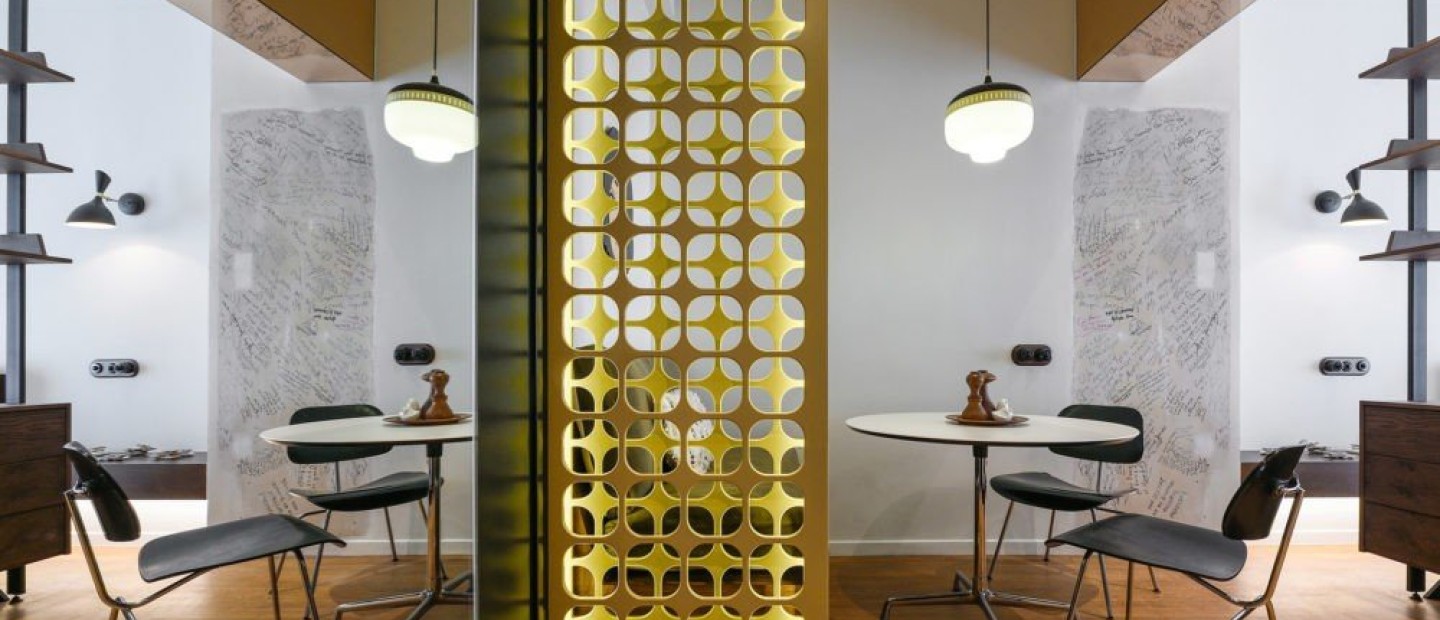 Ένα διαμέρισμα στο Κολωνάκι αποτυπώνει τον εκκεντρικό χαρακτήρα των ιδιοκτητών του