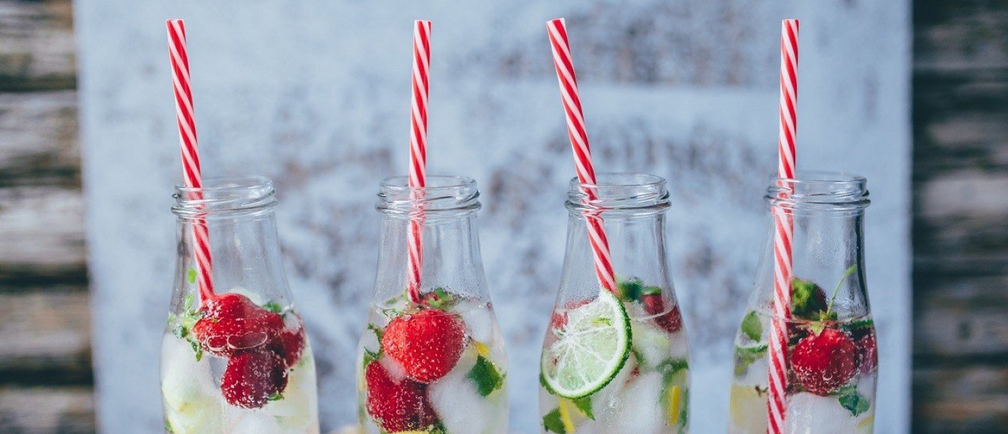 5 πρωτότυπα και δροσιστικά ροφήματα που φέρνουν πιο γρήγορα την άνοιξη 