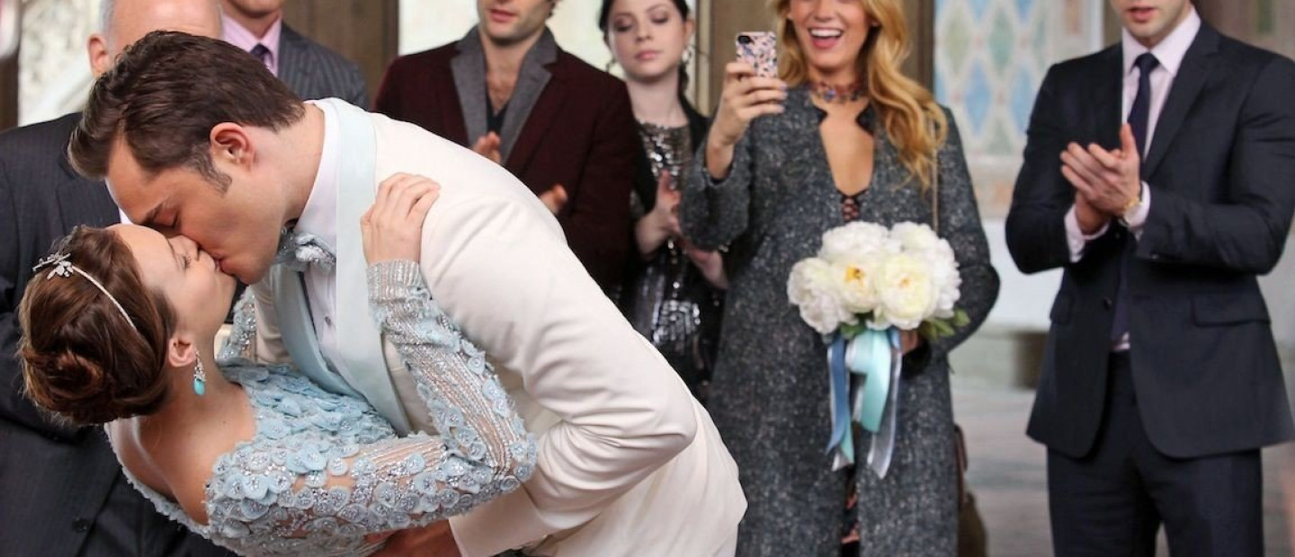 Gossip Girl: Όσα πρέπει να γνωρίζετε για το remake της εμβληματικής σειράς & ποια θα είναι η νέα Serena Van Der Woodsen