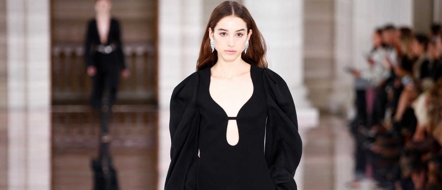 London Fashion Week: Εντυπωσίασαν Victoria Beckham και Richard Quinn με τα κομψά και ανατρεπτικά shows τους 