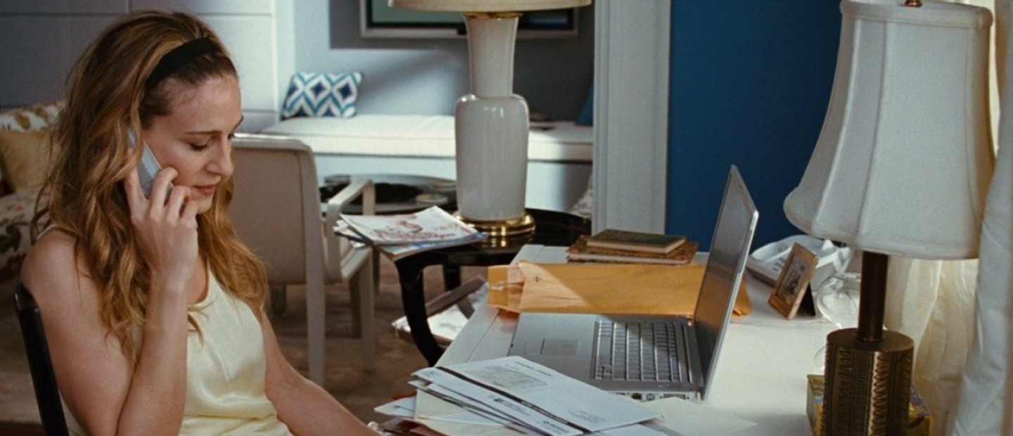 Εμπνευστείτε από τις πιο διάσημες ηρωίδες ταινιών του Hollywood για τέλεια office looks από το σπίτι 