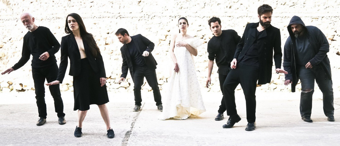 Μένουμε σπίτι και απολαμβάνουμε 5 αξέχαστες ελληνικές θεατρικές παραστάσεις 