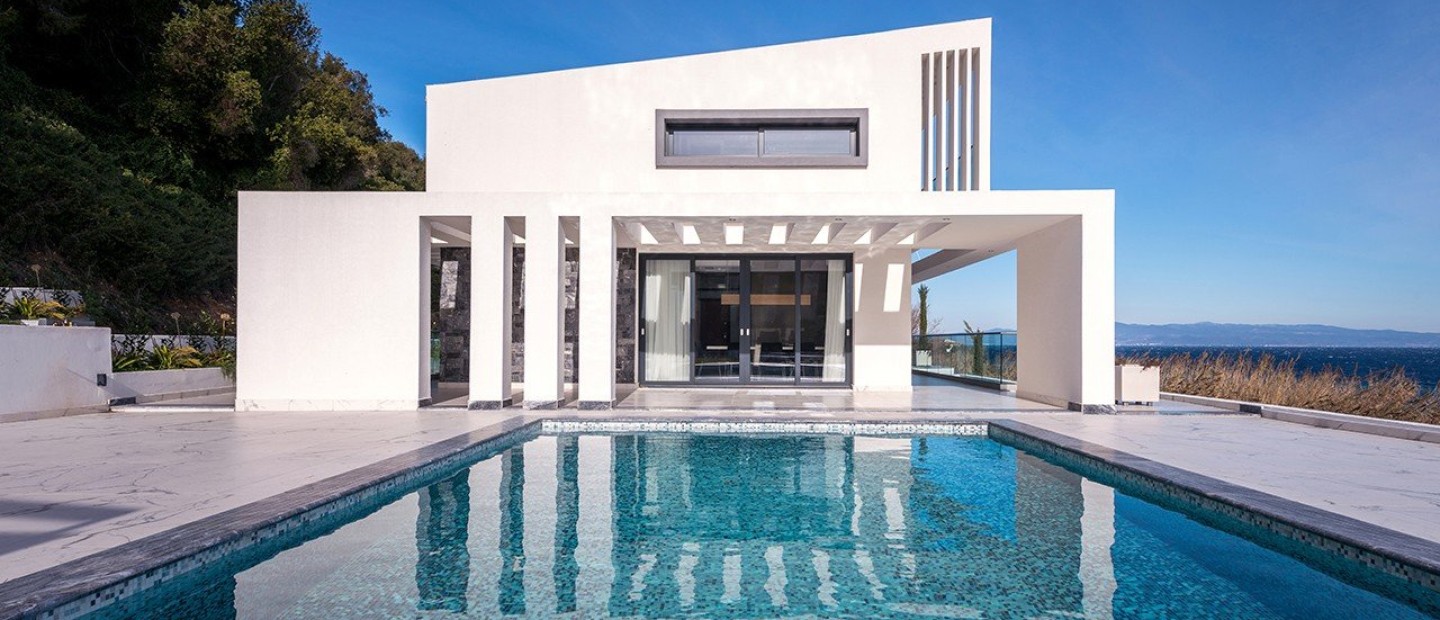 Oι Kallithea villas είναι ένα δίδυμο εξοχικών κατοικιών που αγγίζουν το απόλυτο καλοκαιρινό όνειρο 