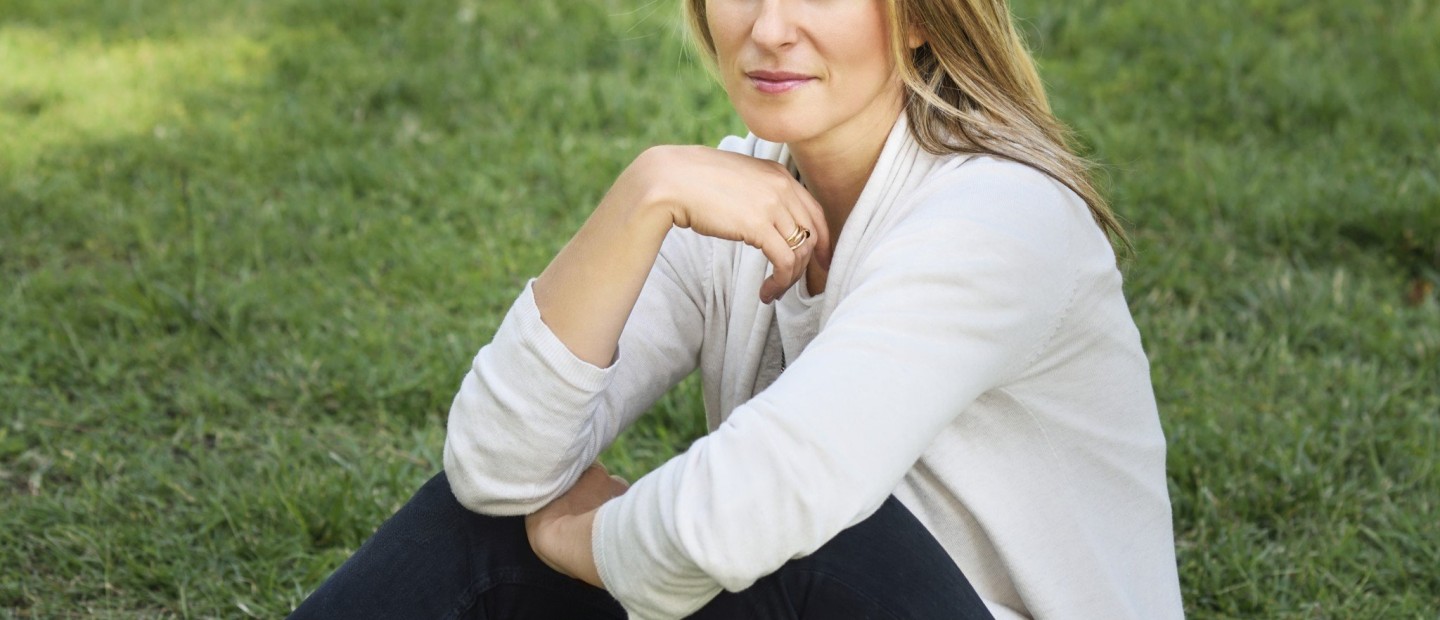 Editor of the day Ελένη Ανδρεάδη: «Οι ιστορίες ίσως τελικά είναι ακόμα πιο σημαντικές σήμερα, γιατί είναι ένας τρόπος να συνδεθούμε»