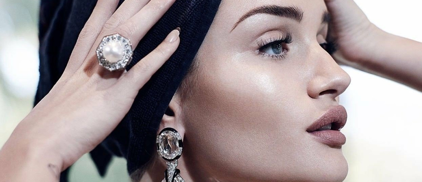 Step by Step: Αντιγράψτε το υπέροχο sparkling make up της Rosie Huntington-Whiteley 