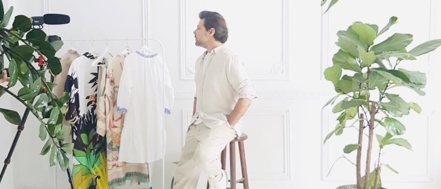 Ο fashion editor Στέφανος Μάλαμας αποκαλύπτει όλα τα διαχρονικά must-have items που χρειαζόμαστε στην καλοκαιρινή μας γκαρνταρόμπα 