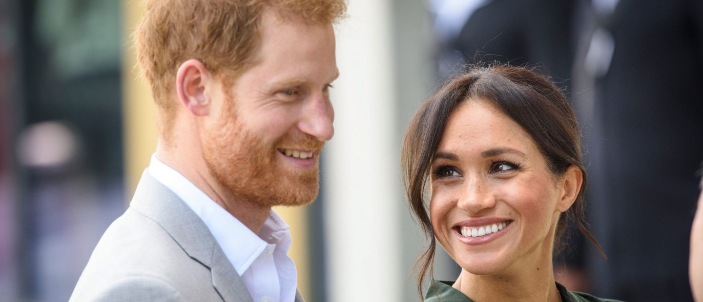 Meghan Markle & Πρίγκιπας Harry: Το νέο βιβλίο που ετοιμάζουν οι ex-royals και θα προκαλέσει «πονοκέφαλο» στη βασίλισσα 