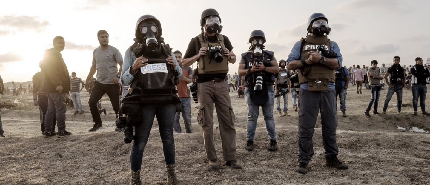 Ένα συγκινητικό βίντεο προς τιμήν των δημοσιογράφων που καλύπτουν την πανδημία 