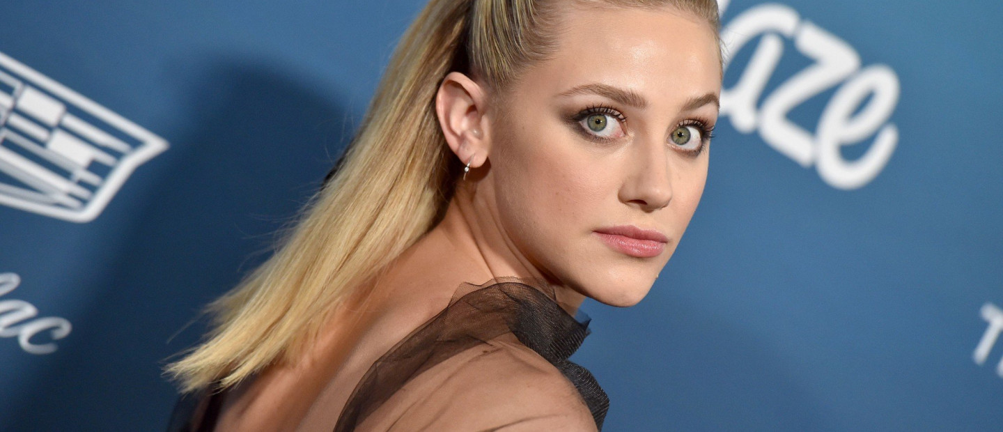 H διάσημη ηθοποιός του Riverdale, Lili Reinhart δοκιμάζει 9 πράγματα που δεν έχει ξανακάνει ποτέ 