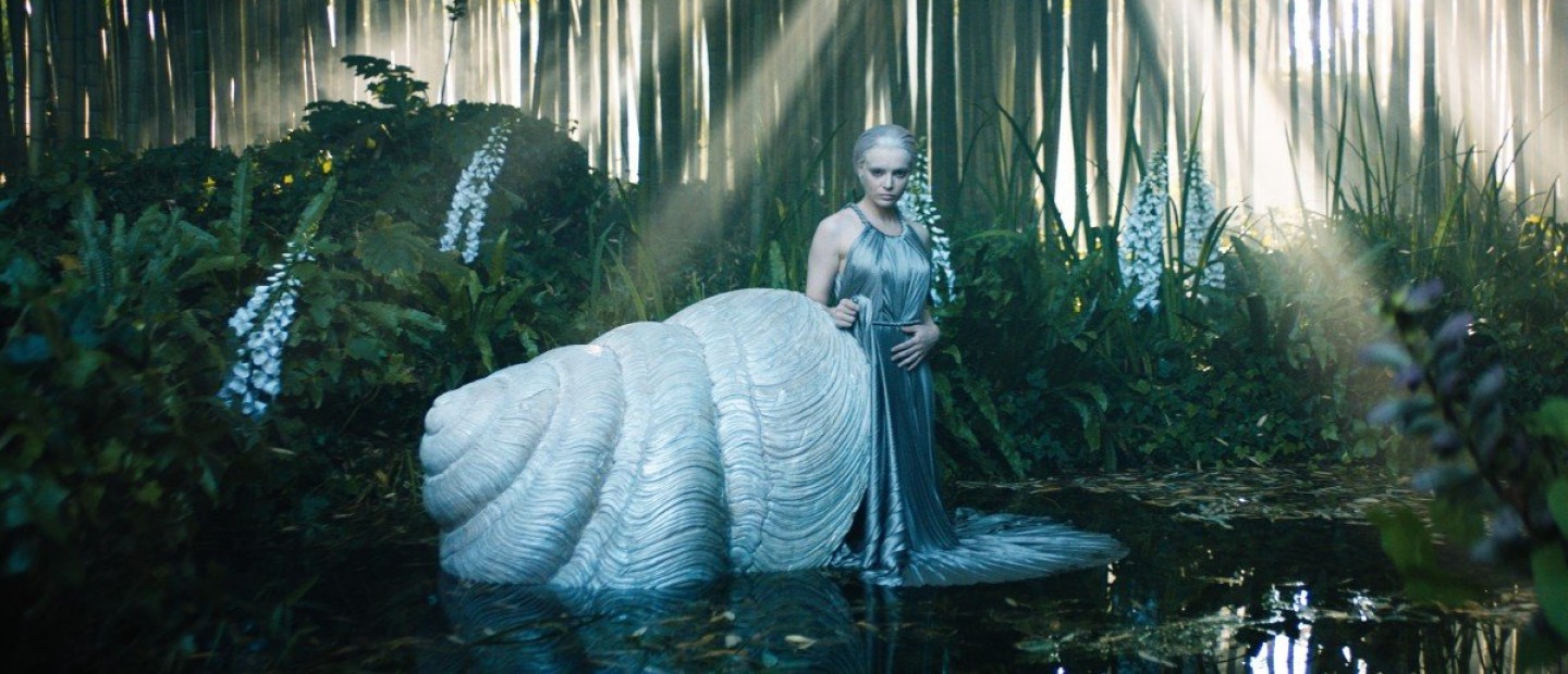 Παρακολουθήσαμε διαδικτυακά την παρουσίαση της νέας fall 2020 haute couture συλλογής του Christian Dior που αποτέλεσε ένα ιδιαίτερο κάλεσμα στη φύση 