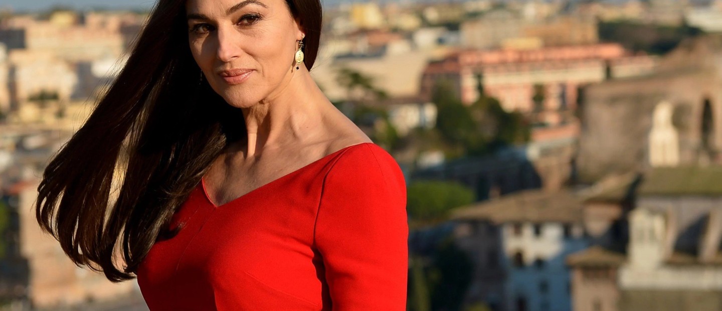 Monica Belucci: Η σαγηνευτική Ιταλίδα ετοιμάζεται να καθηλώσει το ελληνικό κοινό σαν άλλη… Μαρία Κάλλας