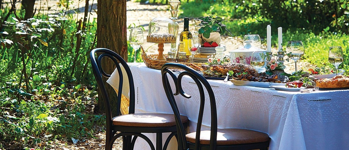 Summer ā la table: Ετοιμάστε το πιο καλοκαιρινό τραπέζι με φίλους επιλέγοντας πρώτες ύλες από τα πιο εκλεκτά καταστήματα της πόλης