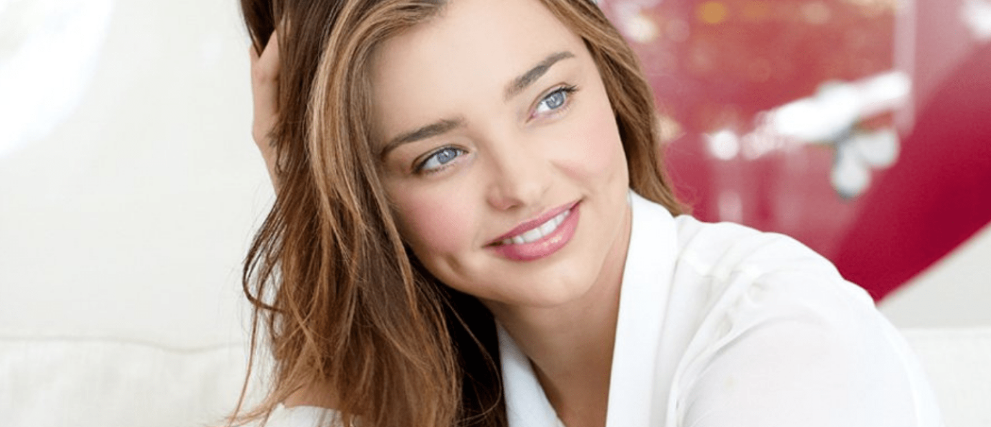 Go to Bed With Miranda Kerr: Το supermodel μας δείχνει τη βραδινή ρουτίνα περιποίησής της
