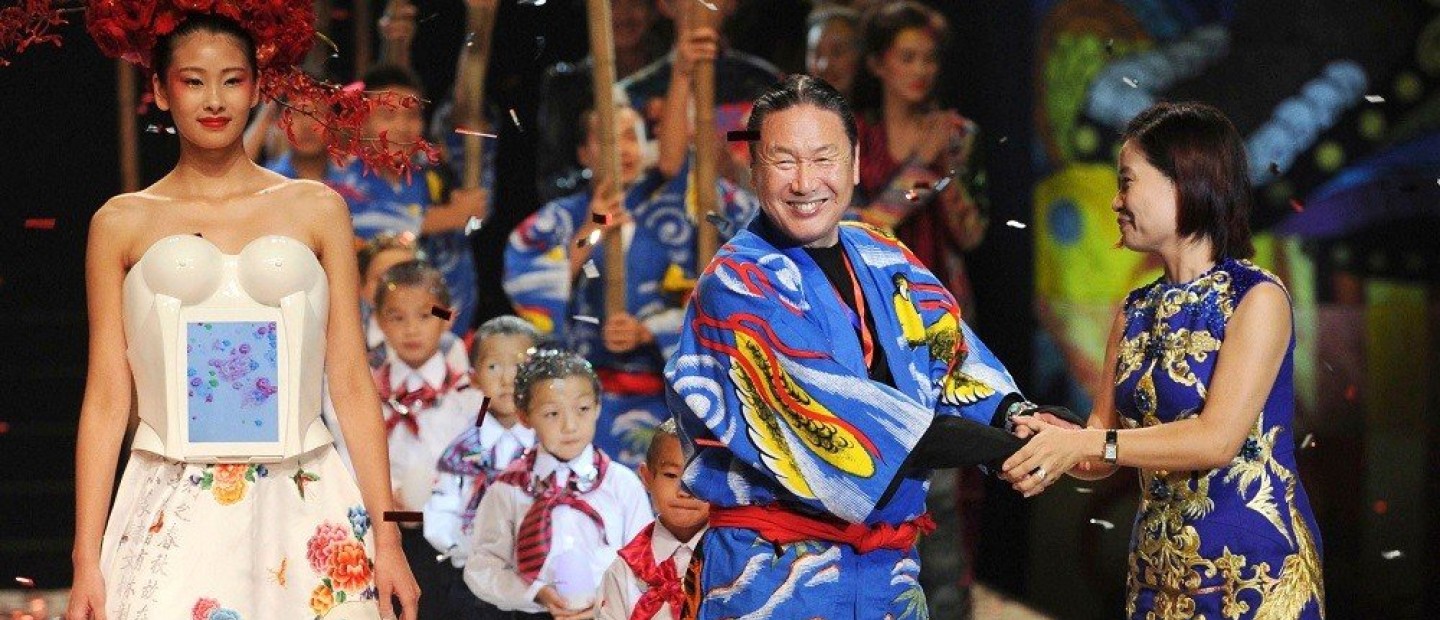 Kansai Yamamoto: Μια iconic φυσιογνωμία της μόδας έφυγε από τη ζωή αφήνοντας πίσω μια πλούσια κληρονομιά