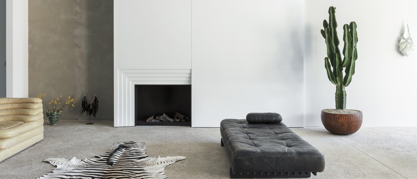 Μια μίνιμαλ κατοικία στην Αμβέρσα με bohemian αισθητική & ζωηρές αποχρώσεις