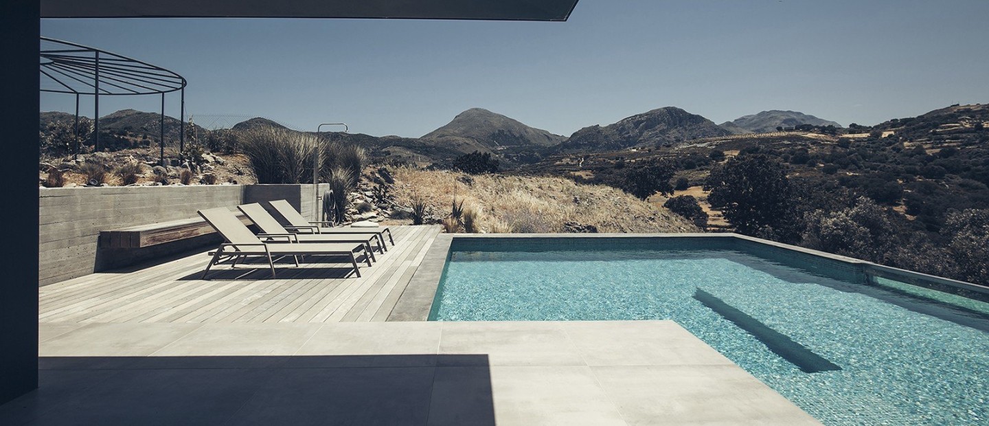 Great Interiors: Μια απίστευτη κατοικία στην Κρήτη σε γήινες αποχρώσεις που θα σας ενθουσιάσει