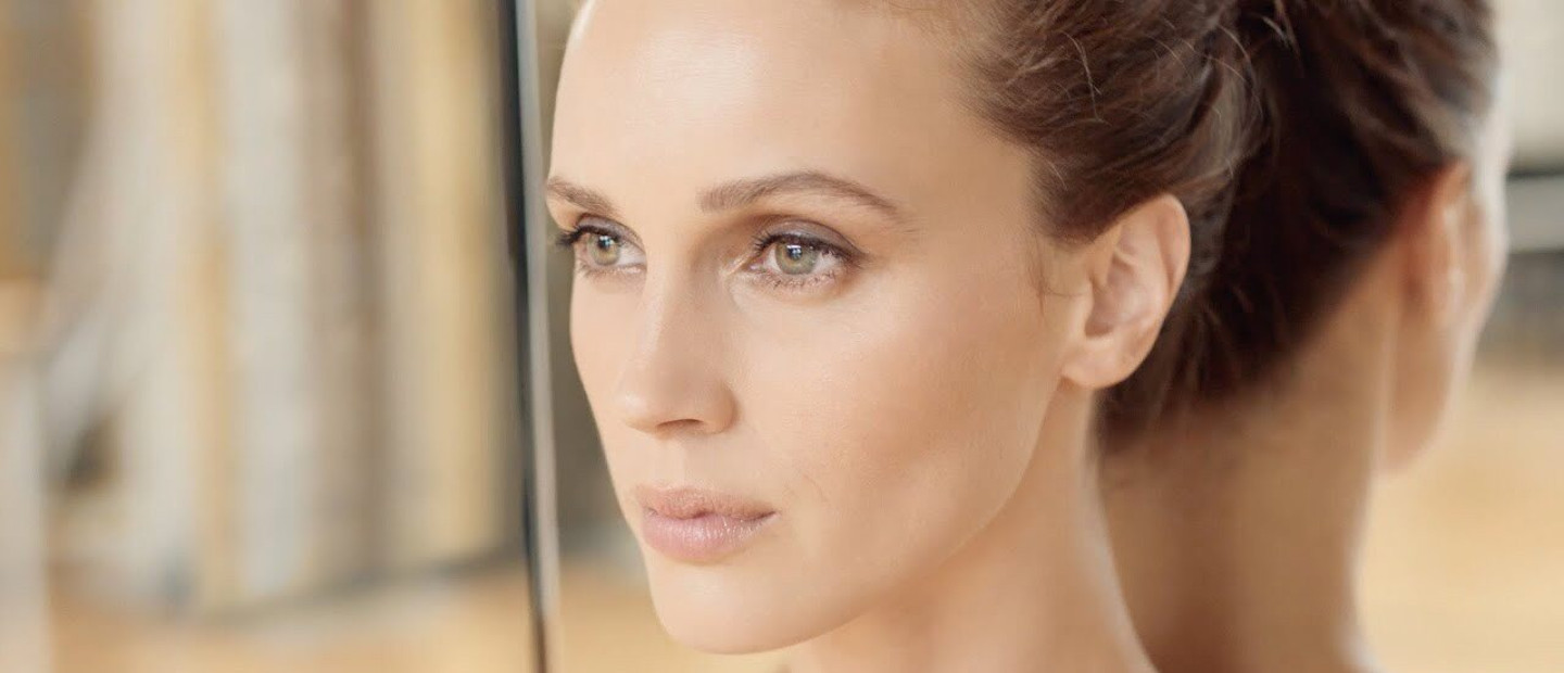Chanel: Δείτε την ακαταμάχητη Γαλλίδα σταρ, Marine Vacth, στη νέα foundation καμπάνια του οίκου 
