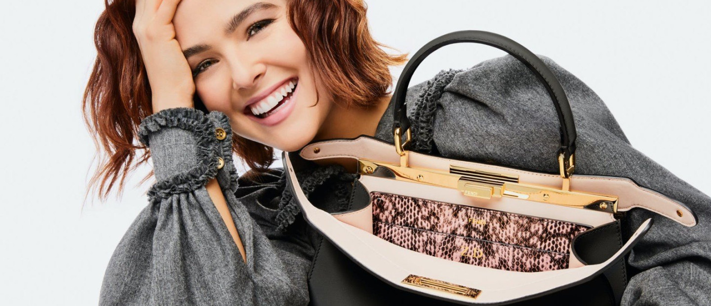 Ο οίκος Fendi συνεργάζεται με την ηθοποιό Zoey Deutch για τη νέα καμπάνια του