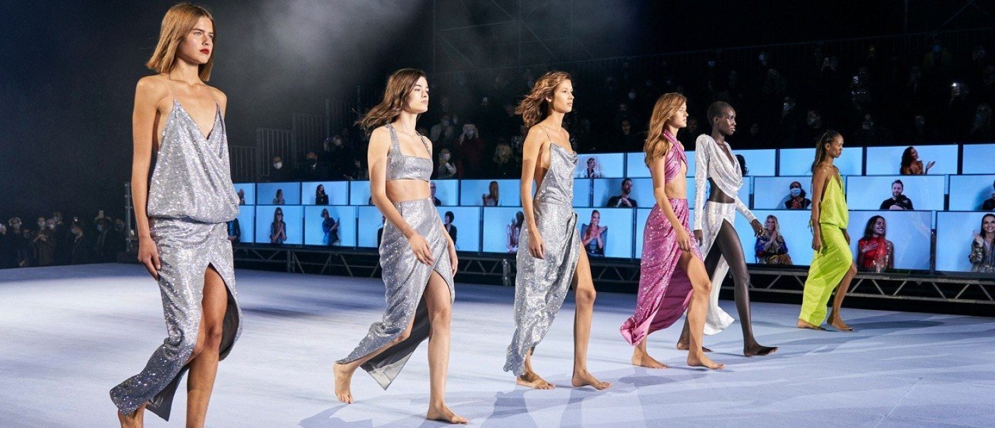 Paris Fashion Week: O Olivier Rousteing έκανε για τον Balmain το πρώτο show με virtual καλεσμένους  -ανάμεσά τους η J.Lo & η Penelope Cruz