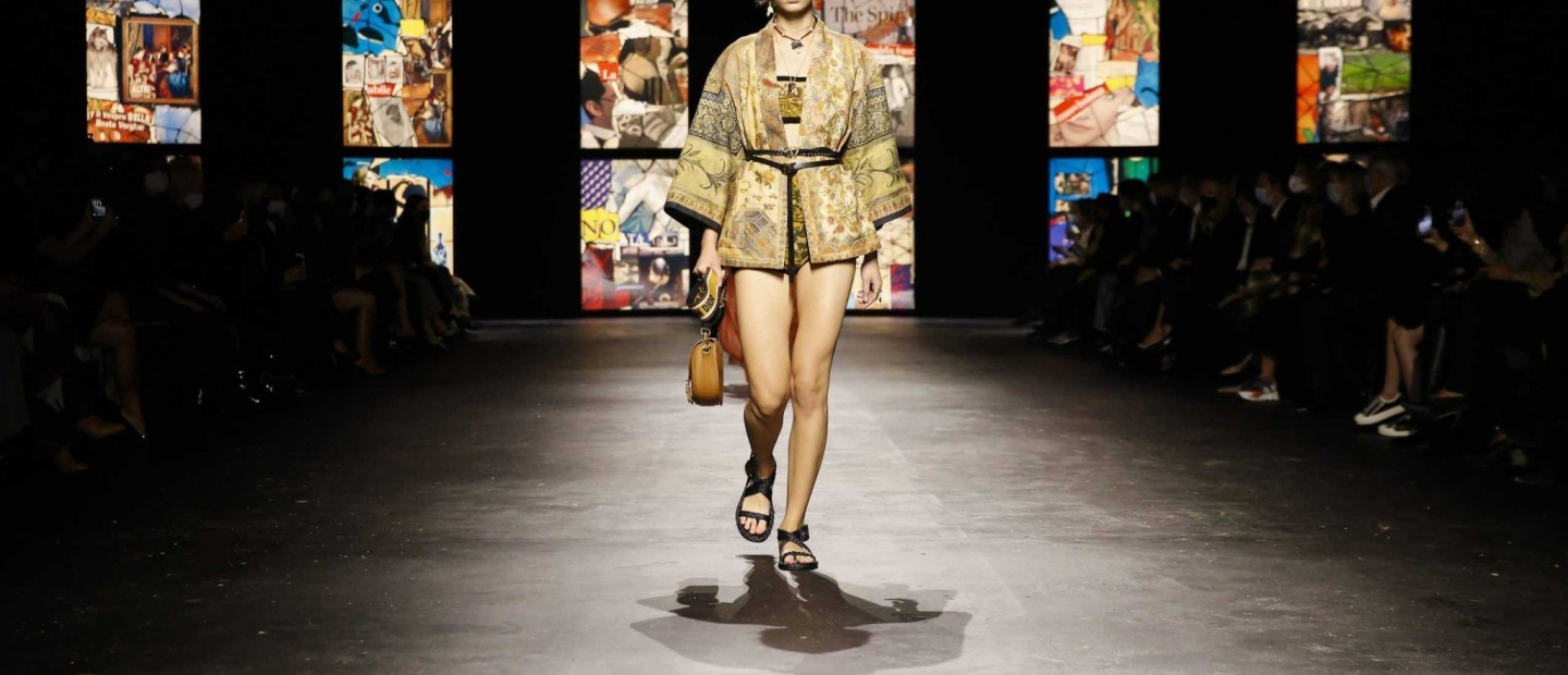 Christian Dior: H Maria Grazia Chiuri επαναπροσδιορίζει την ταυτότητα του couture οίκου και την προσαρμόζει στη νέα πραγματικότητα 