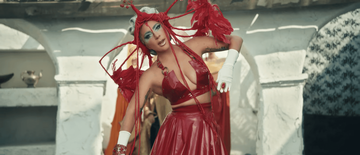 To νέο τραγούδι της Lady Gaga που σαρώνει στο YouTube φέρει το όνομα "911" & μας βάζει στον μυσταγωγικό κόσμο της
