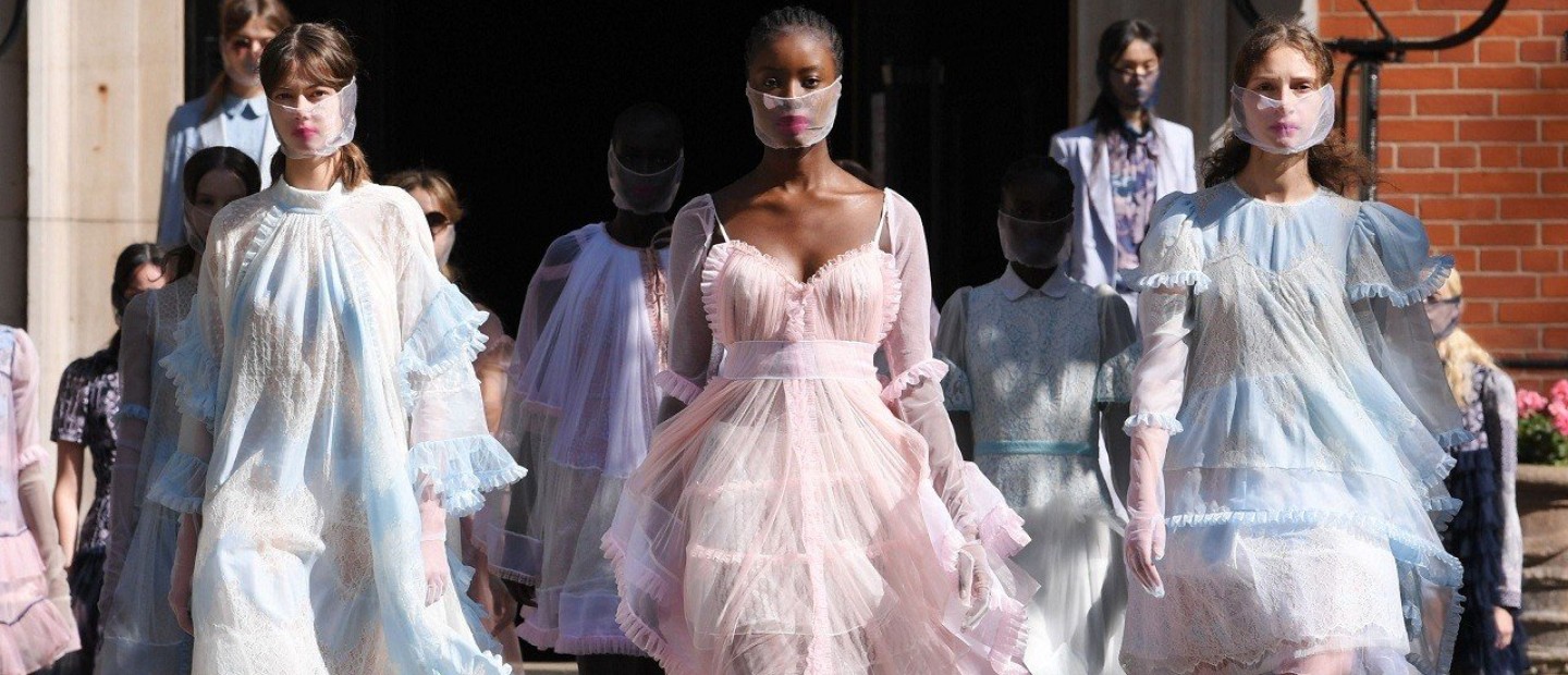 London Fashion Week: Οι SS21 συλλογές που ξεχωρίσαμε και τα συμβολικά μηνύματα που κρύβονται πίσω από αυτές 