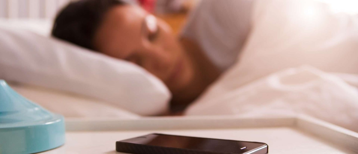 Sleeping Beauties: Οι λόγοι που θα σας πείσουν να απενεργοποιήσετε το κινητό σας τουλάχιστον δύο ώρες πριν κοιμηθείτε