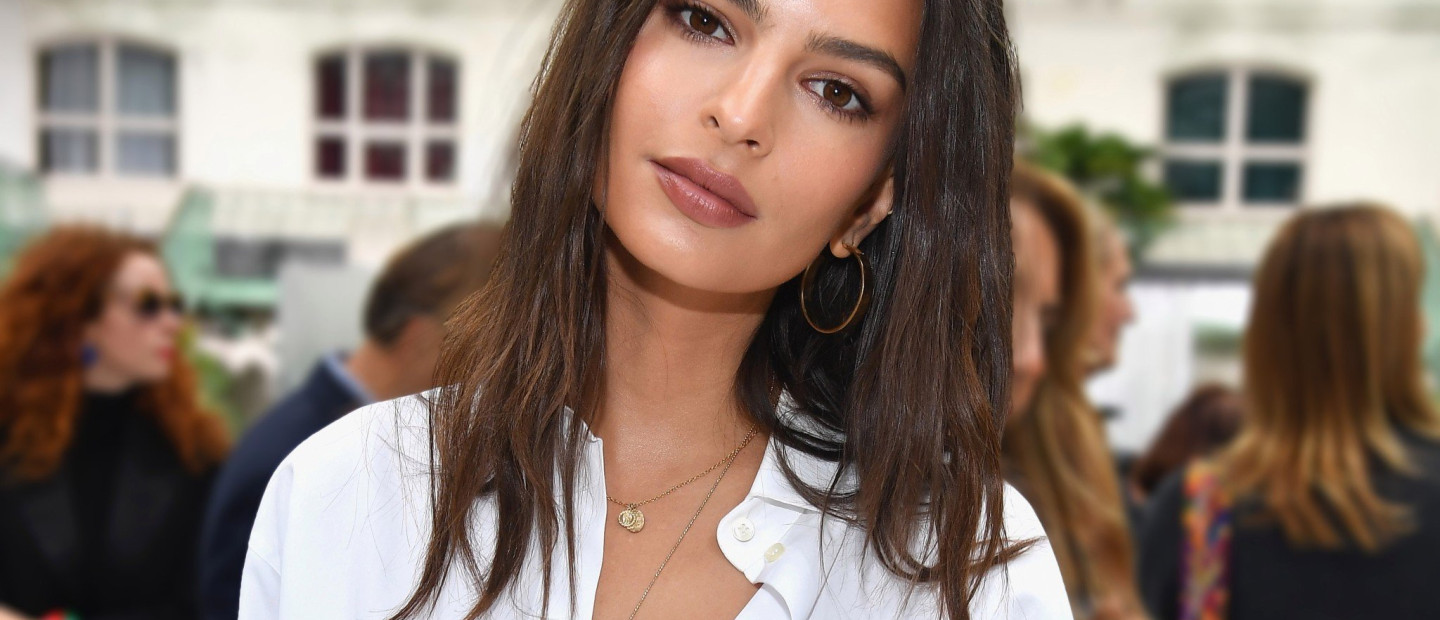 Emily Ratajkowski: Το top model, ακτιβίστρια κι επιχειρηματίας εκδίδει το πρώτο της βιβλίο με δοκίμια που αφορούν στο body shaming και τη γυναικεία ενδυνάμωση