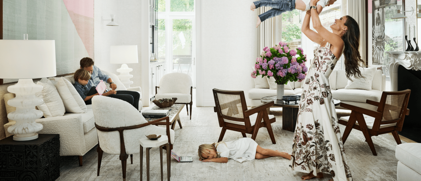 Περιηγηθείτε σε ένα ευήλιο townhouse στο Manhattan που συνδυάζει την κομψότητα με την άνεση