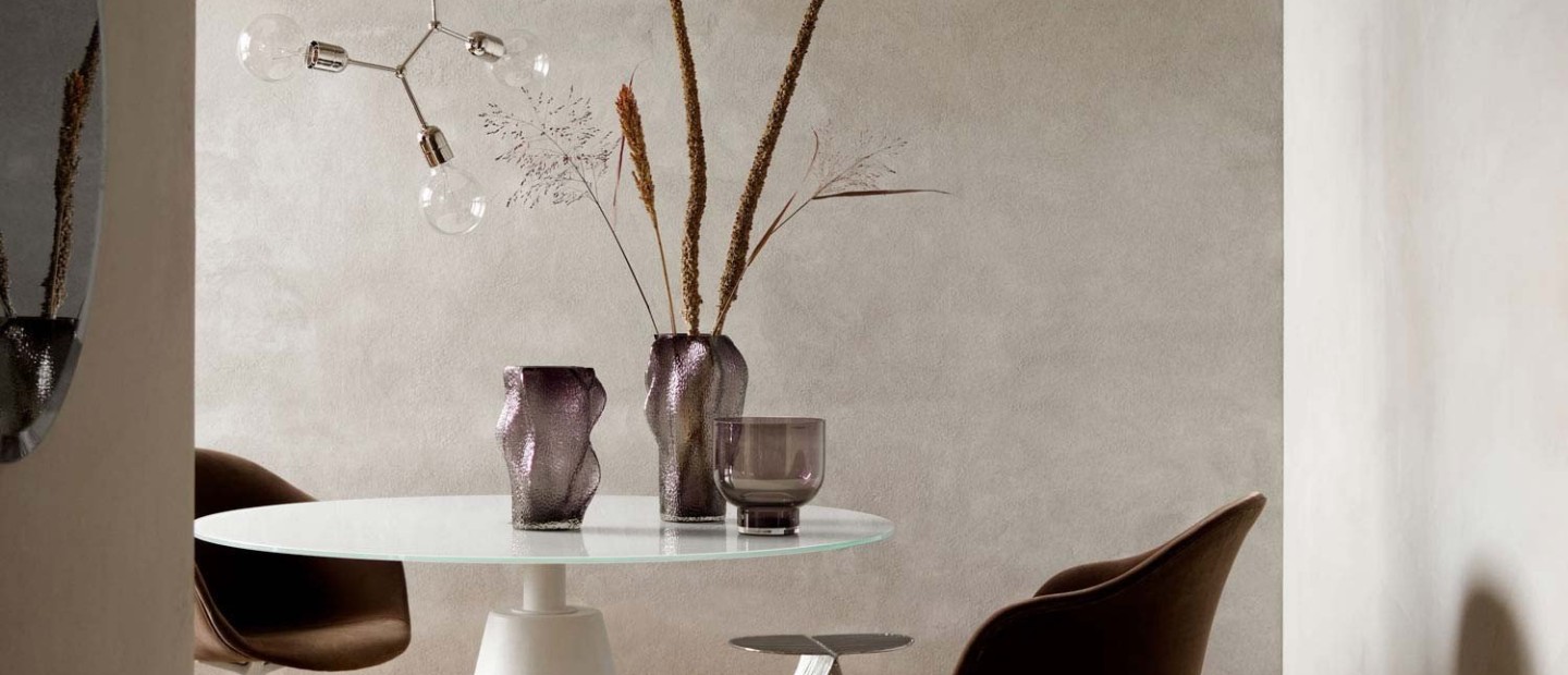 Tα πιο κομψά βάζα που κάθε stylish γυναίκα πρέπει να έχει στο σαλόνι της