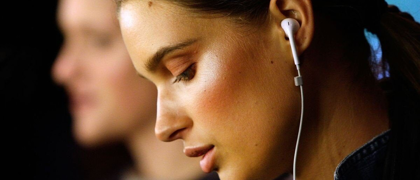 4 podcasts με θέμα τη μόδα που θα λατρέψουν οι fashion lovers 