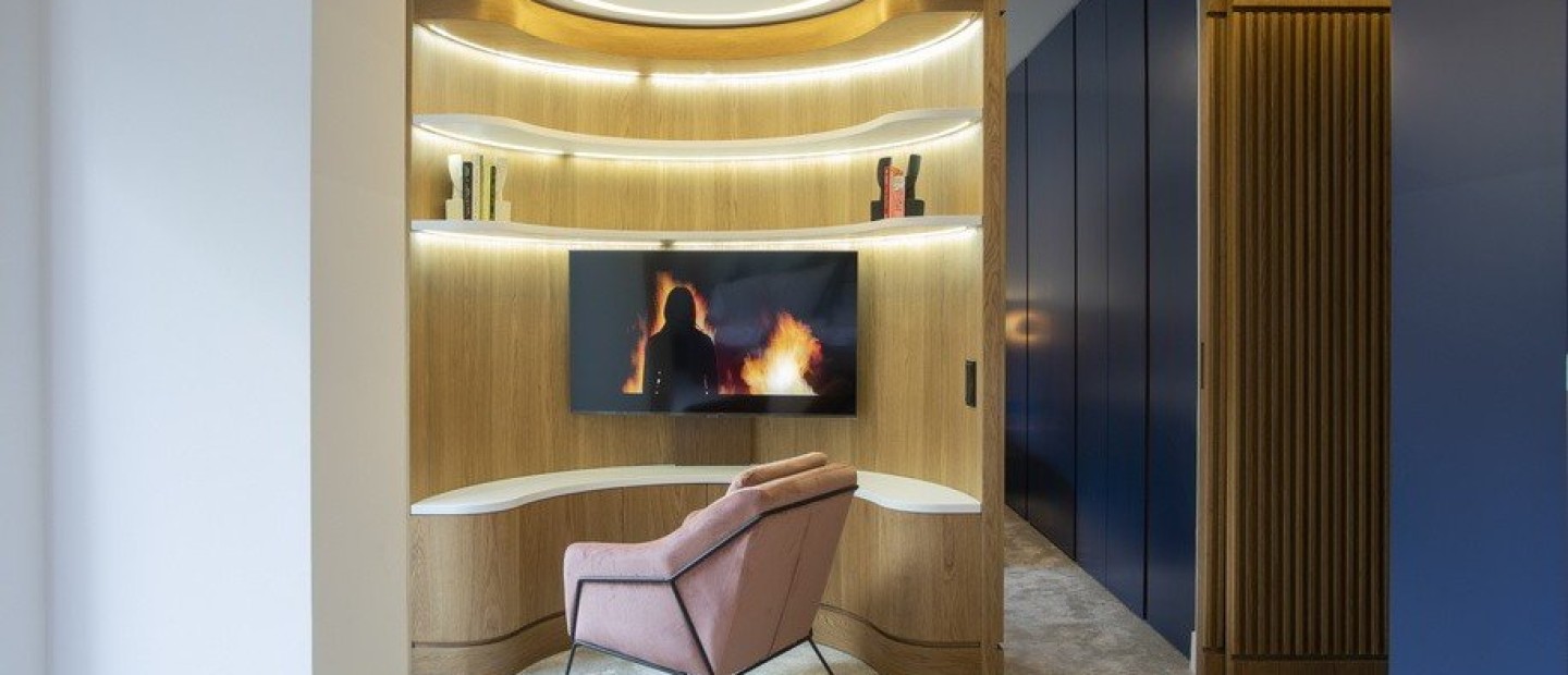 Δείτε πώς ένας μικρός χώρος μετατρέπεται σε ένα ξεχωριστό & λειτουργικό διαμέρισμα στη Γλυφάδα