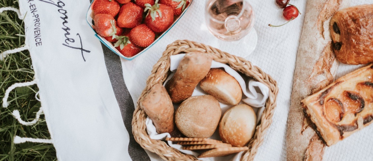 Sparkling Holidays: Γιορτάστε τη σημερινή ημέρα με αγαπημένες γεύσεις από ακαταμάχητους wine συνδυασμούς 