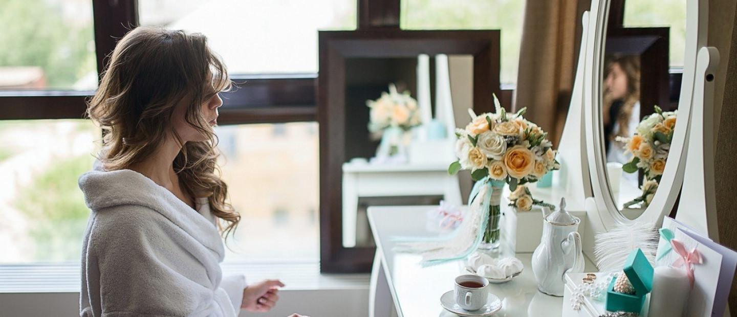 Boudoir: Πώς να διακοσμήσετε το απόλυτο beauty corner του σπιτιού σας