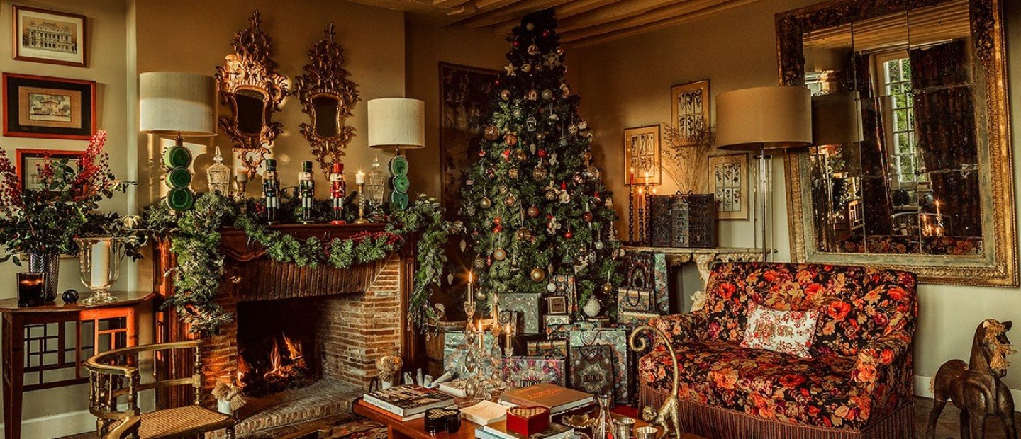 Dior Maison: Η Cordelia de Castellane μας δείχνει πώς να στολίσουμε το πιο τέλειο Χριστουγεννιάτικο τραπέζι & δέντρο