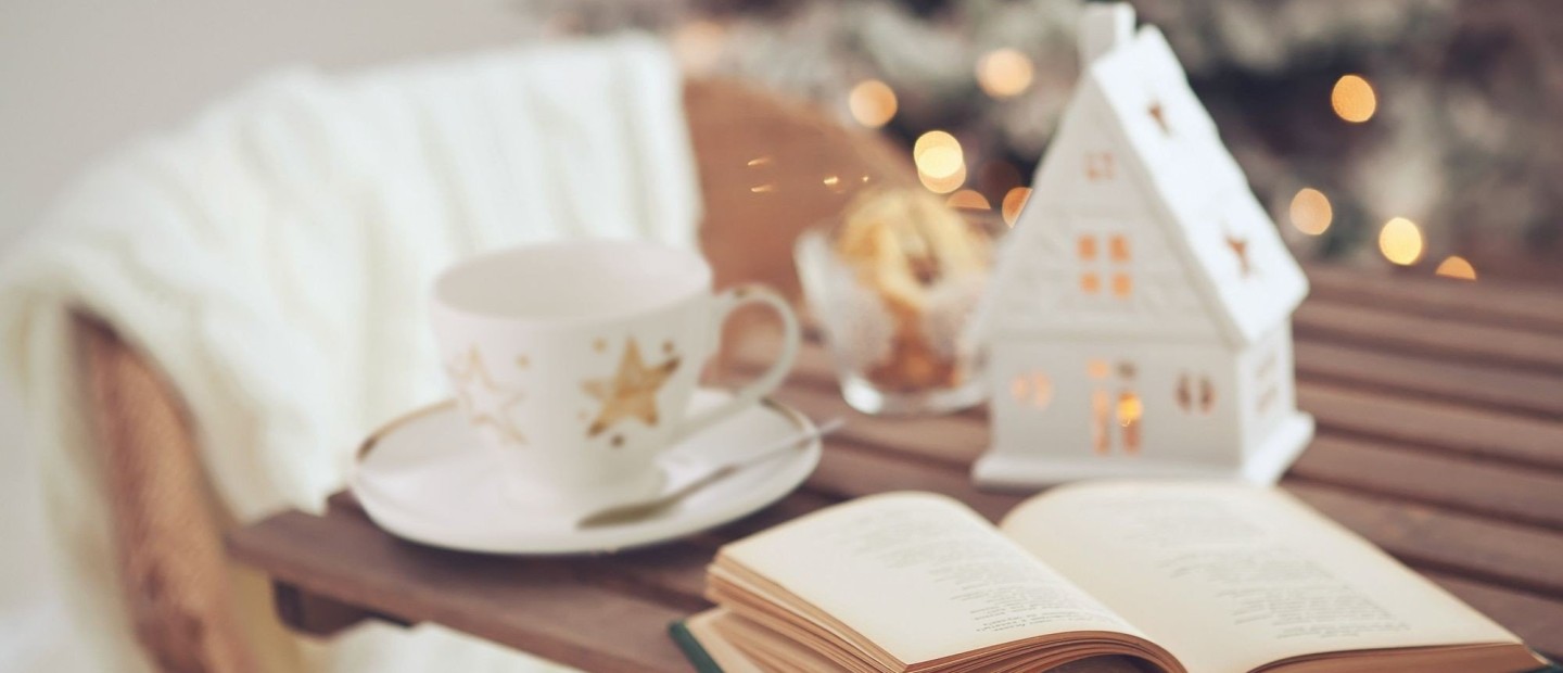 Christmas Reading: Τα κλασικά αλλά και νέα Χριστουγεννιάτικα βιβλία για να διαβάσετε αυτές τις ημέρες