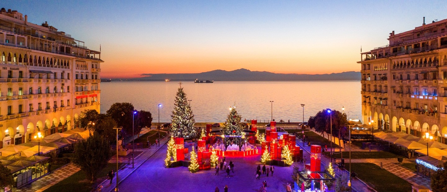 Christmas After All: H Θεσσαλονίκη φόρεσε τα γιορτινά της, εκπέμποντας δυνατή λάμψη & ελπίδα σε κάθε γωνιά της