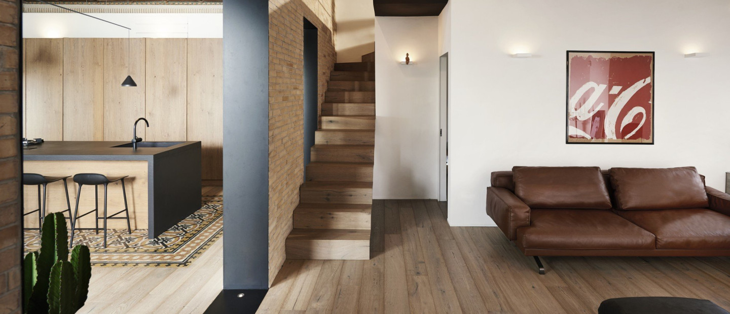 Ένα penthouse διαμέρισμα στη Ρώμη κινείται με ευελιξία ανάμεσα στο σήμερα και το χθες