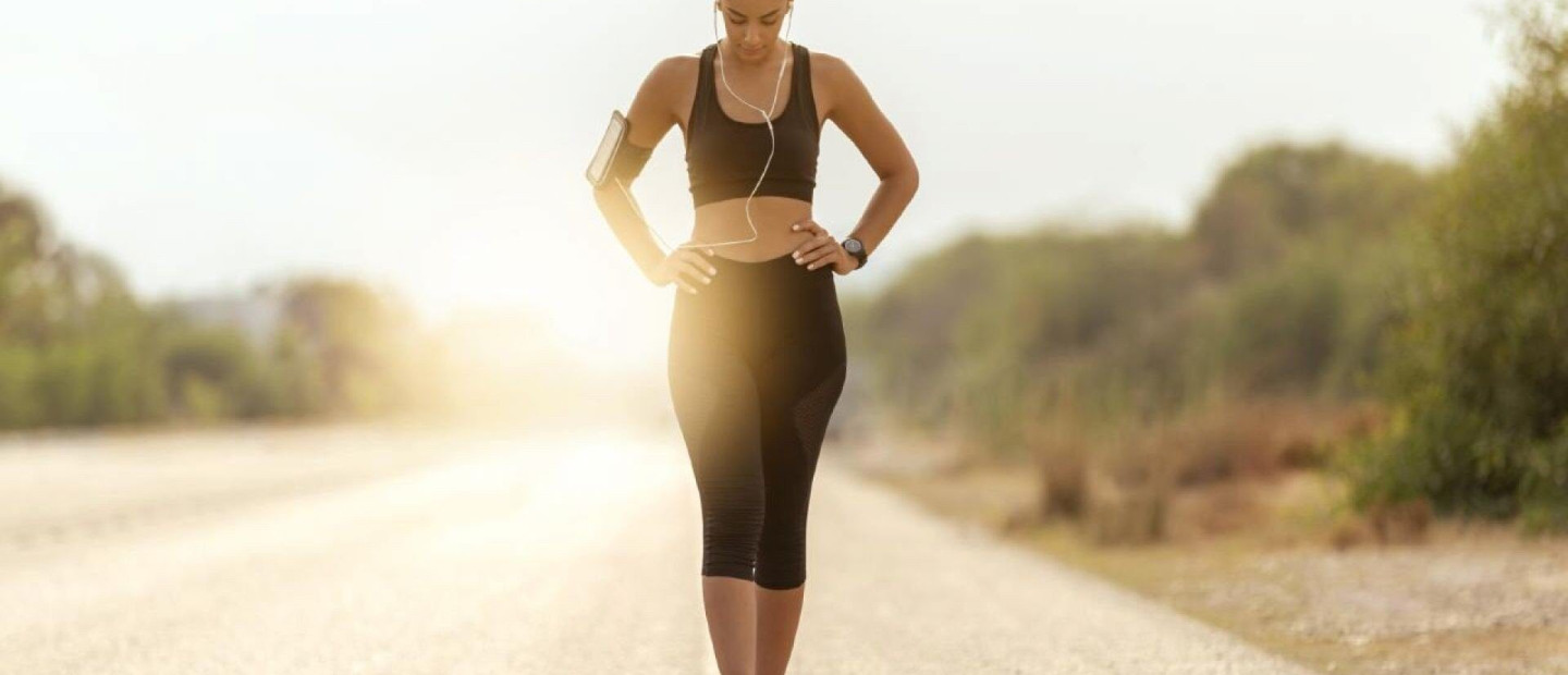 Οι fitness ασκήσεις για να συνδυάσετε με το περπάτημα για άμεσα αποτελέσματα στο σώμα σας
