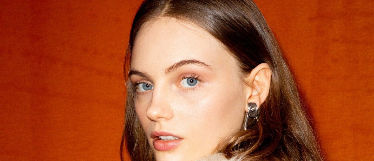 5 blush hacks που θα μεταμορφώσουν άμεσα την κουρασμένη επιδερμίδα σας 