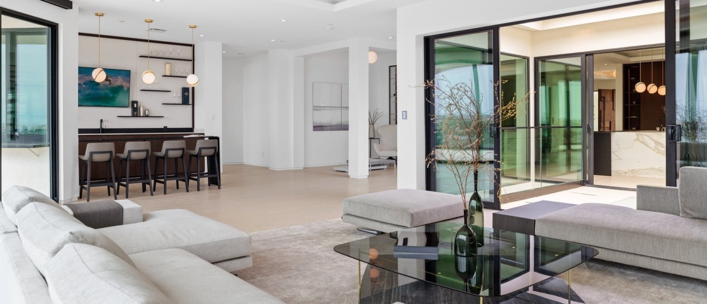 Ένα house tour σε μία ultra modern μεζονέτα στην California που θα λατρέψετε