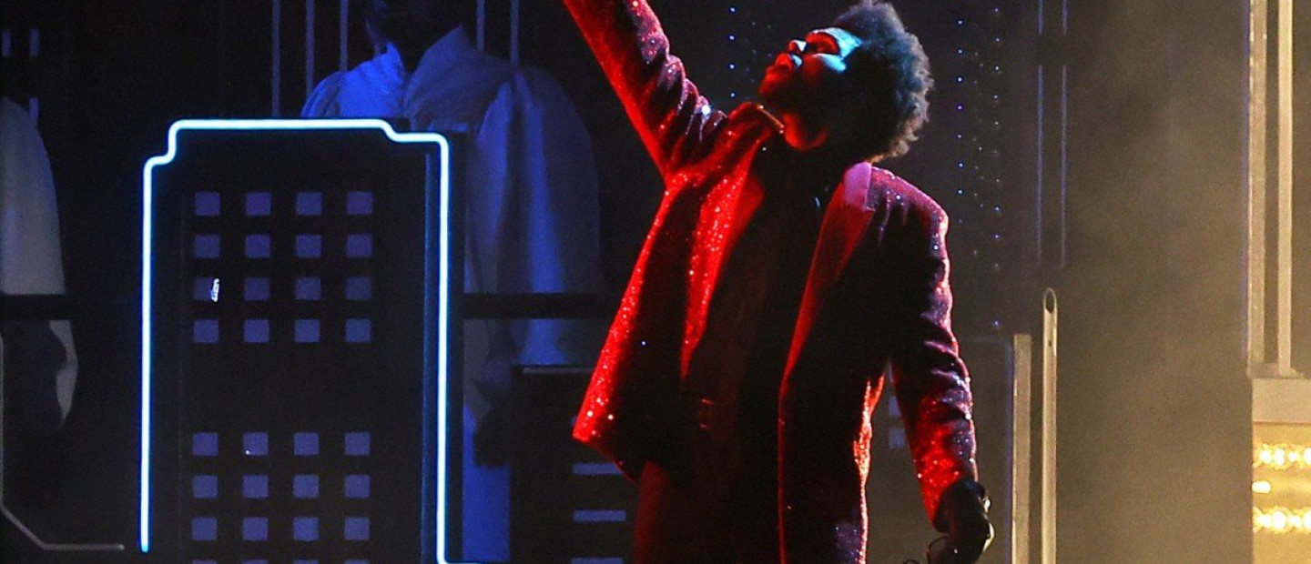 Super Bowl LV:  Εντυπωσίασε με το show του ο Τhe Weeknd & μάγεψε με την ομιλία της η ποιήτρια, Amanda Gorman