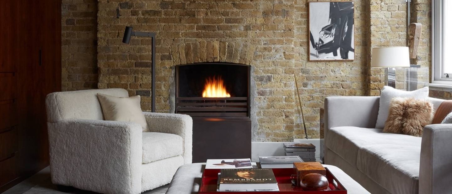 Ένα πέτρινο loft στο Λονδίνο που αποτελείται από γήινα χρώματα & αποπνέει μοναδική «ζεστασιά»