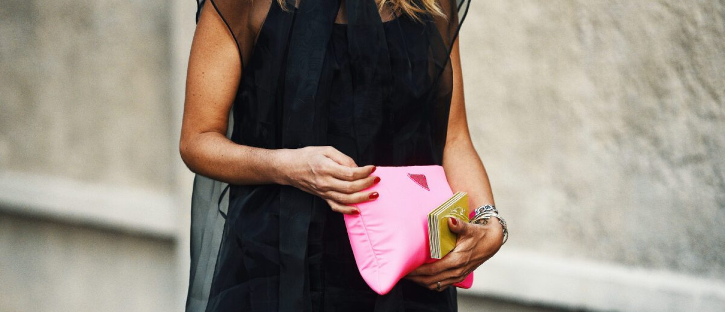 Must-haves: Τα φωτεινά χρώματα στις τσάντες που κυριαρχούν τη φετινή άνοιξη