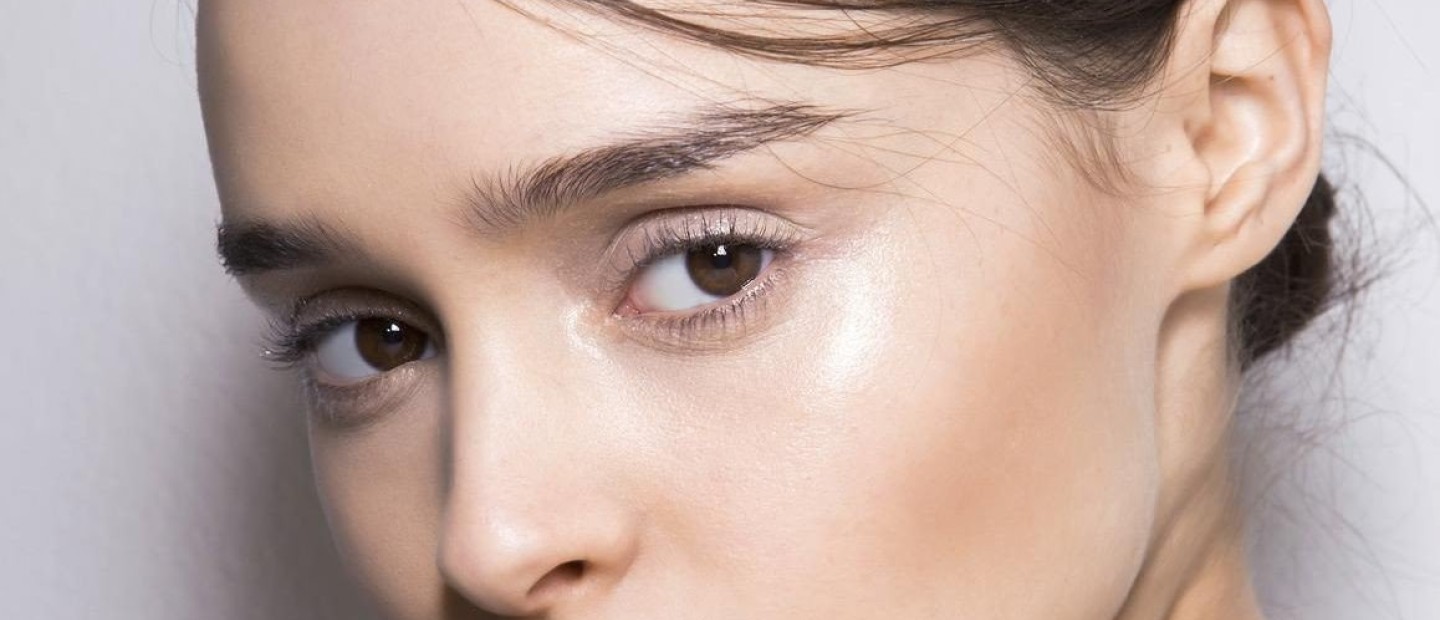 Έλαια προσώπου: Γιατί να τα επιλέξετε & πώς θα βρείτε το ιδανικό για εσάς