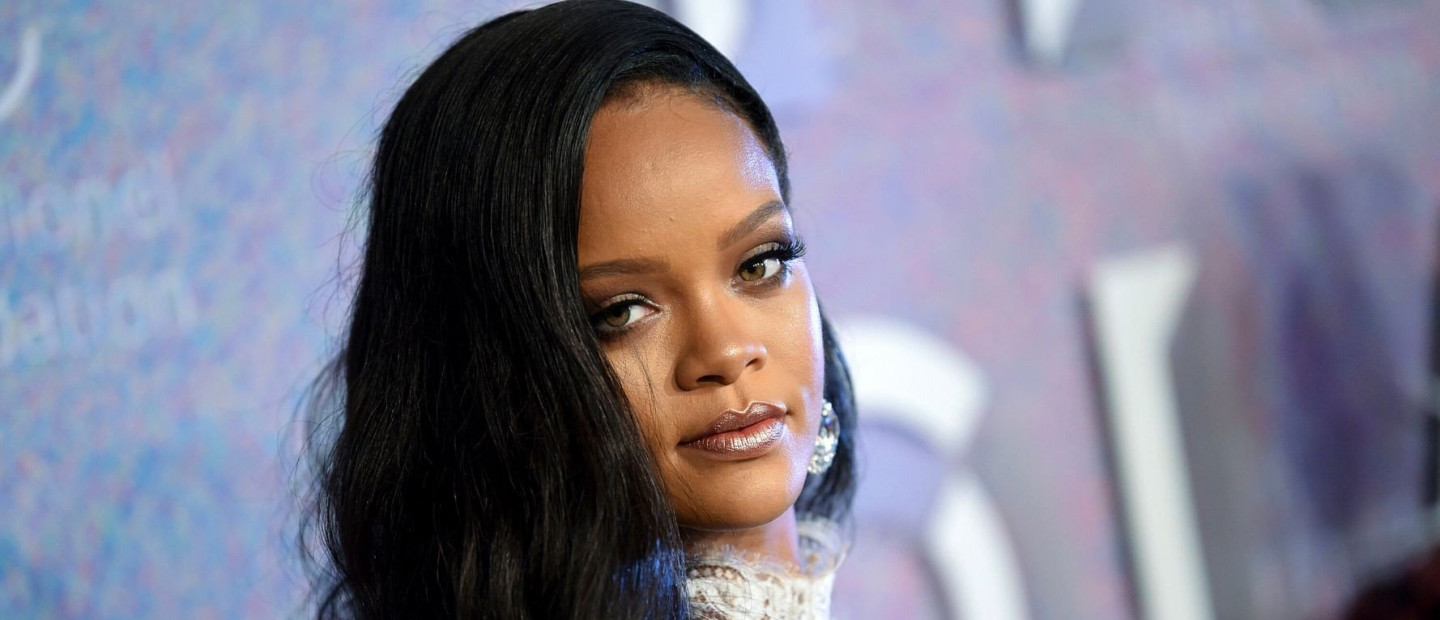 Τα απόλυτα μυστικά της Rihanna που εφαρμόζει στη night time ρουτίνα περιποίησής της
