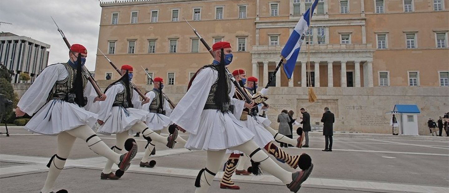 Στιγμή προς στιγμή η ιστορική παρέλαση για τα 200 χρόνια από την ελληνική Επανάσταση & όλες οι εμφανίσεις των επισήμων