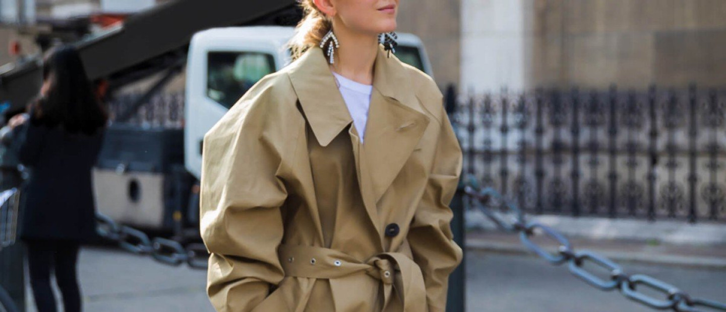 T for trench: Οι πιο stylish καμπαρντίνες της χρονιάς που θα απογειώσουν τις καθημερινές σας εμφανίσεις 